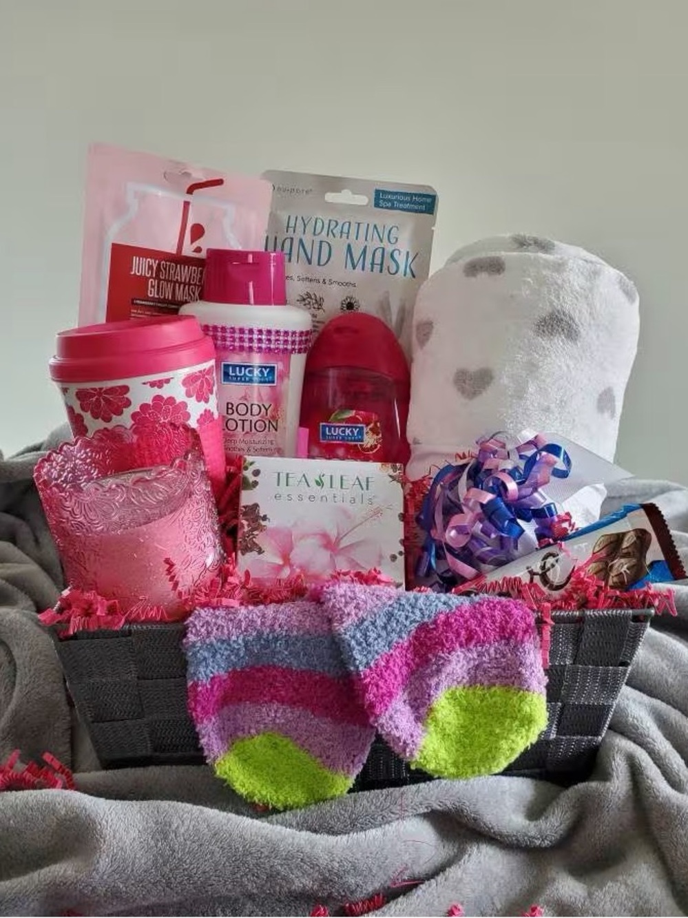 πMYSTERYπ self care / pamper / spa/ makeup / jewelry accessories gift basket